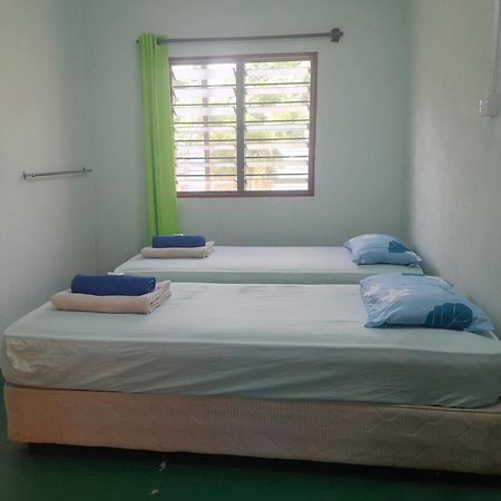 Tony'S Guesthouse At Teluk Bahang Batu Feringgi Buitenkant foto