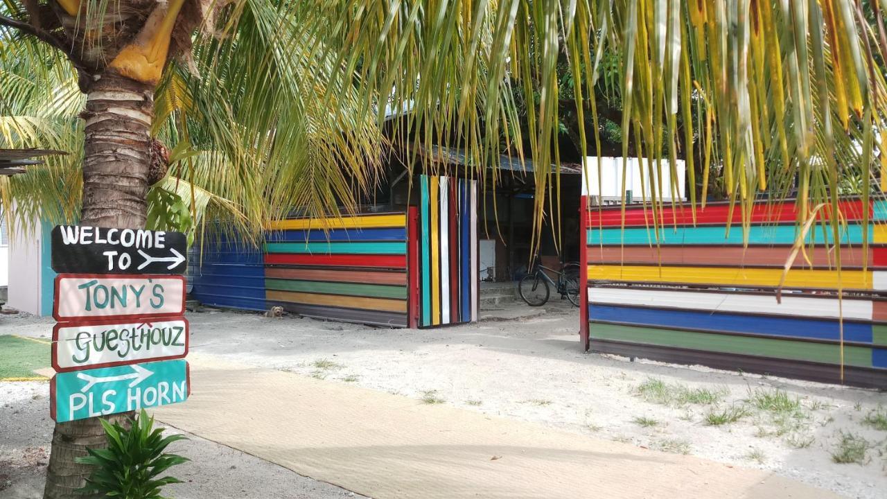 Tony'S Guesthouse At Teluk Bahang Batu Feringgi Buitenkant foto