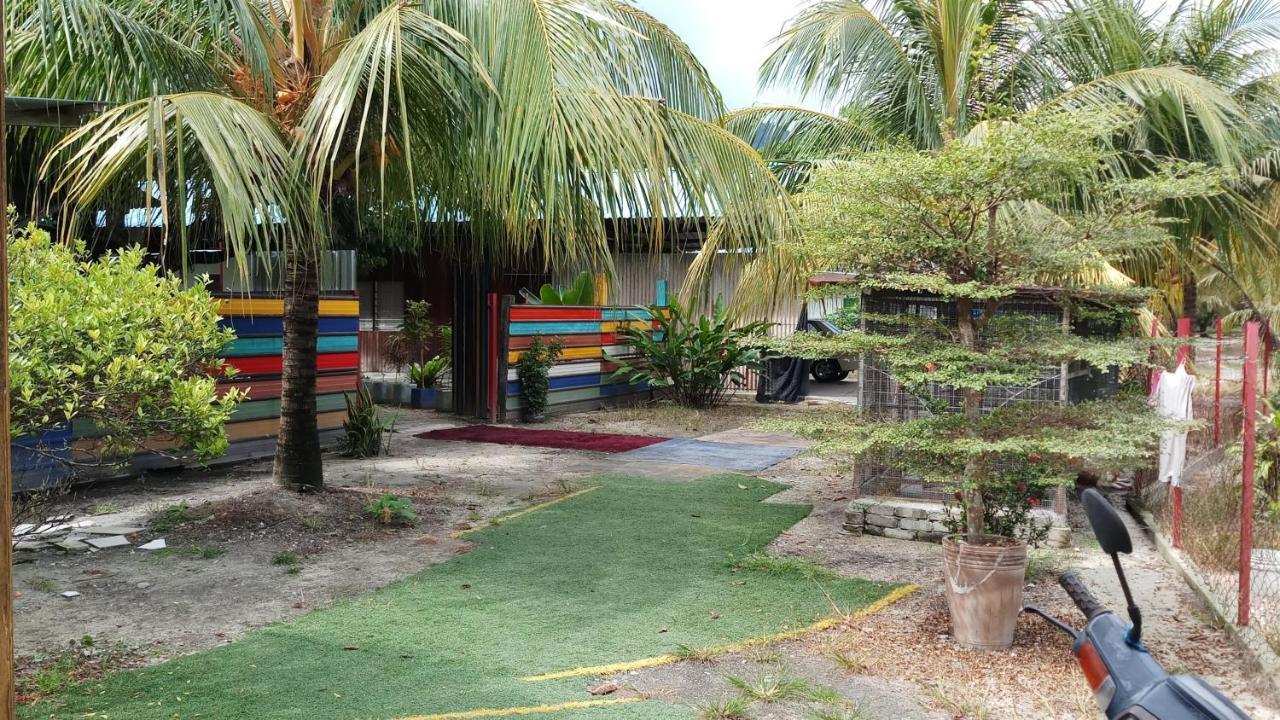 Tony'S Guesthouse At Teluk Bahang Batu Feringgi Buitenkant foto