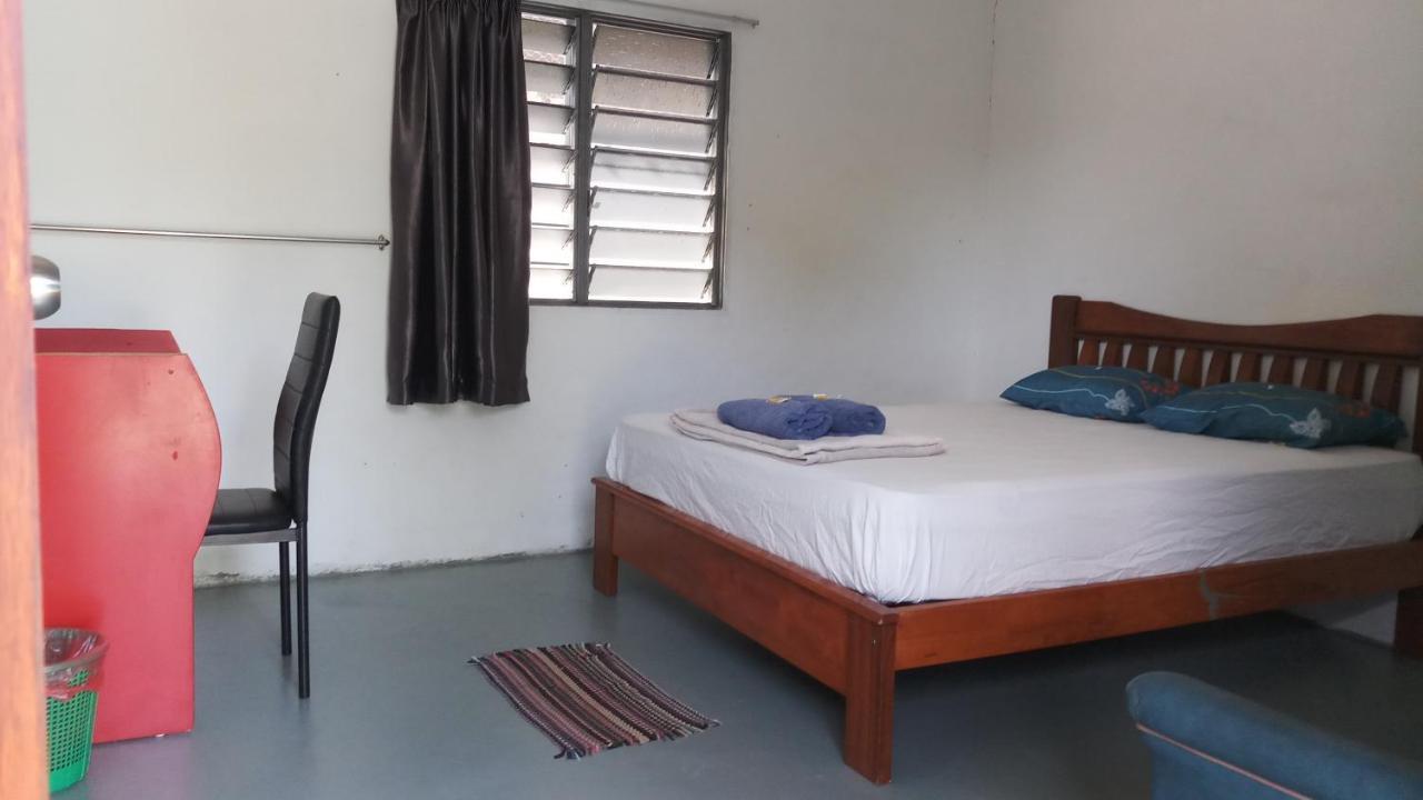 Tony'S Guesthouse At Teluk Bahang Batu Feringgi Buitenkant foto
