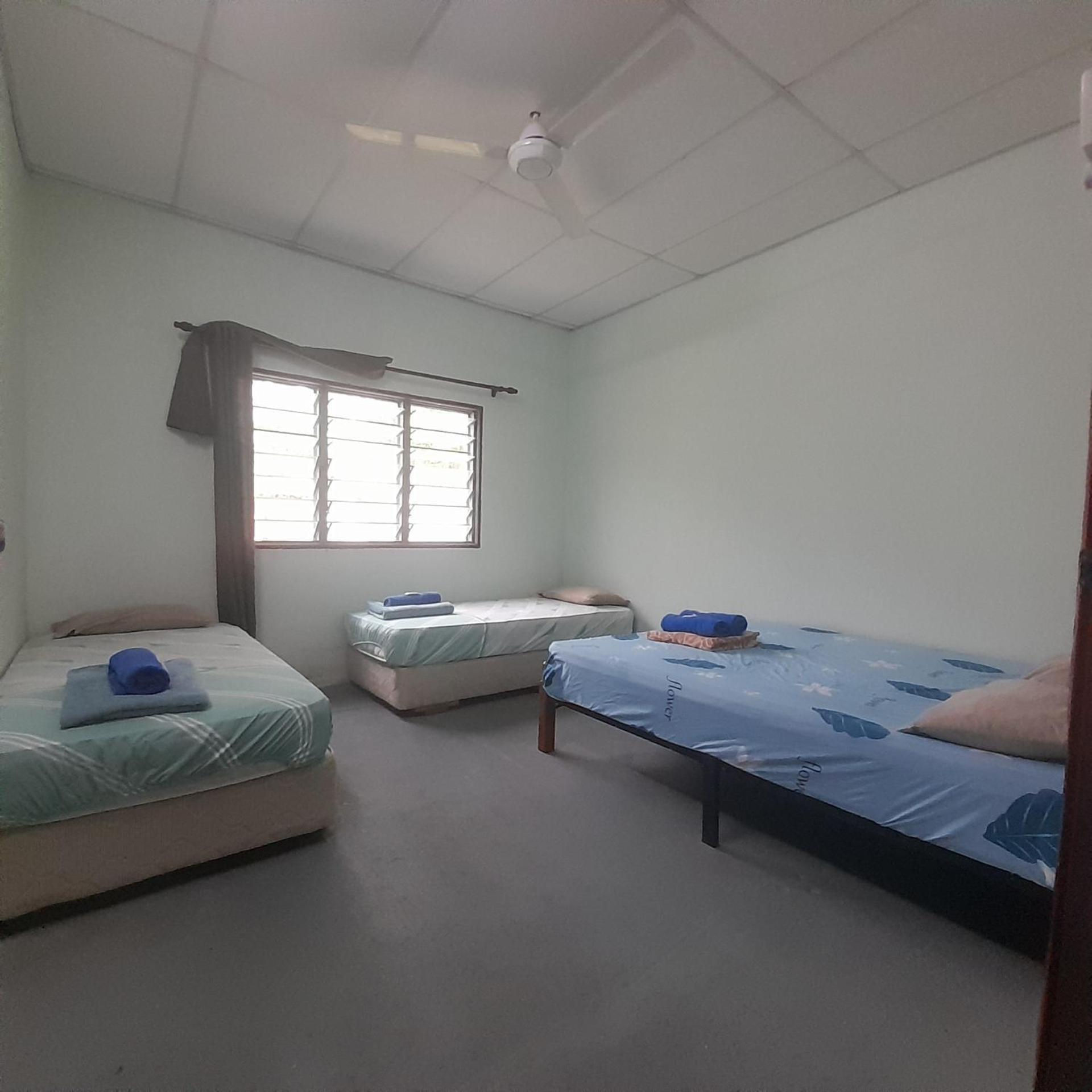 Tony'S Guesthouse At Teluk Bahang Batu Feringgi Buitenkant foto