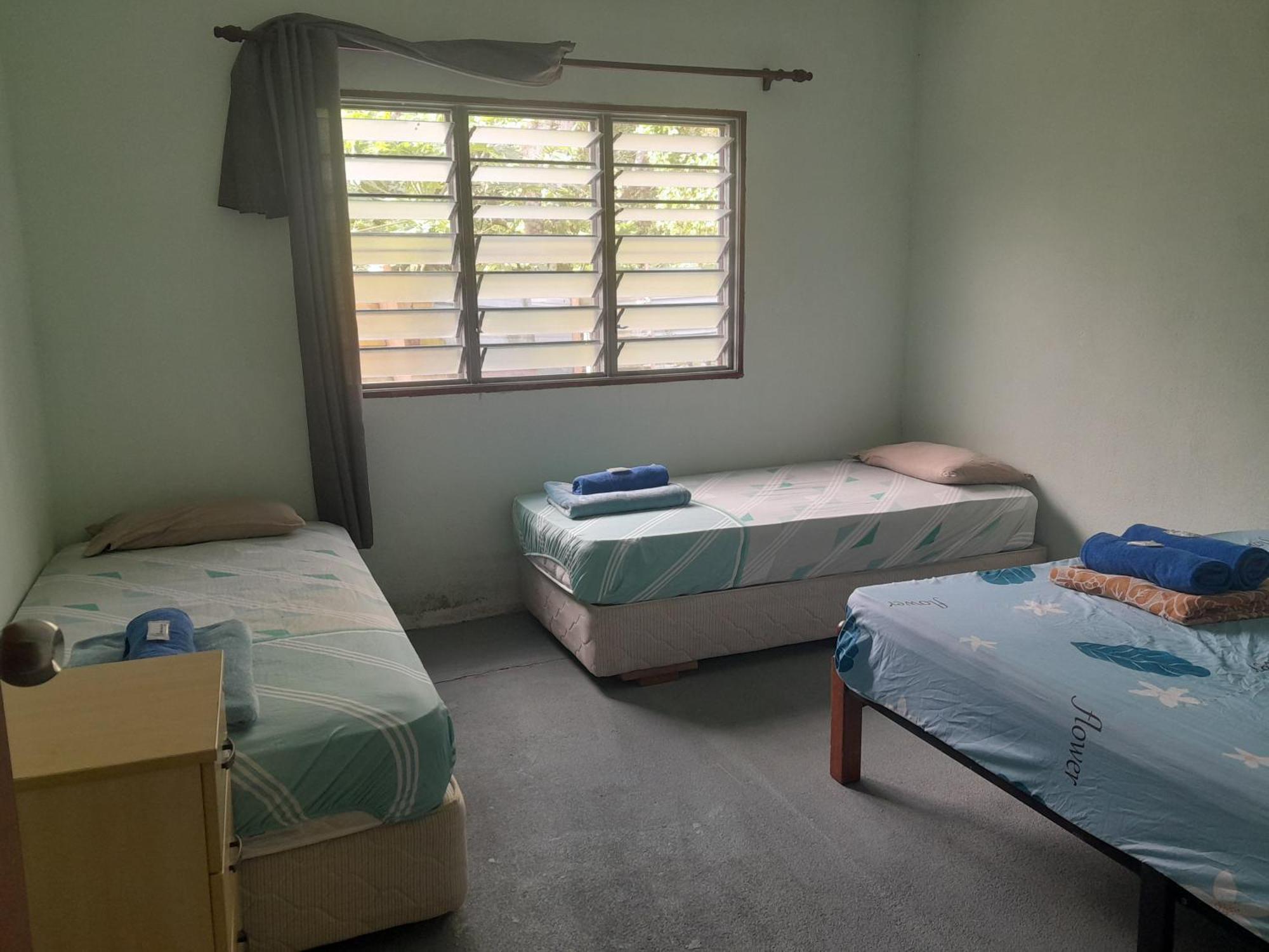 Tony'S Guesthouse At Teluk Bahang Batu Feringgi Buitenkant foto