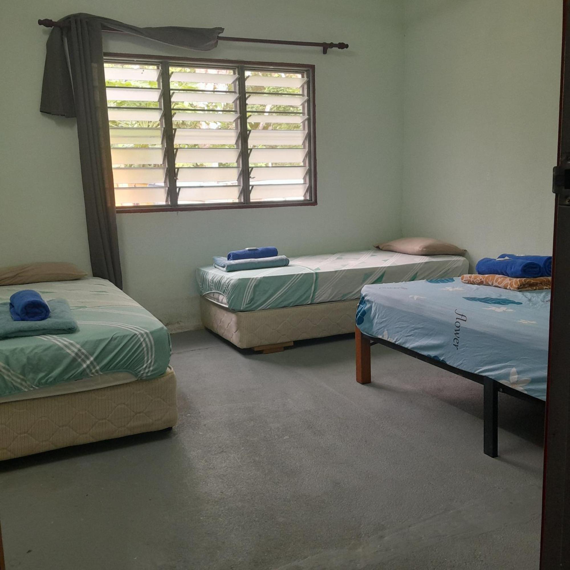 Tony'S Guesthouse At Teluk Bahang Batu Feringgi Buitenkant foto