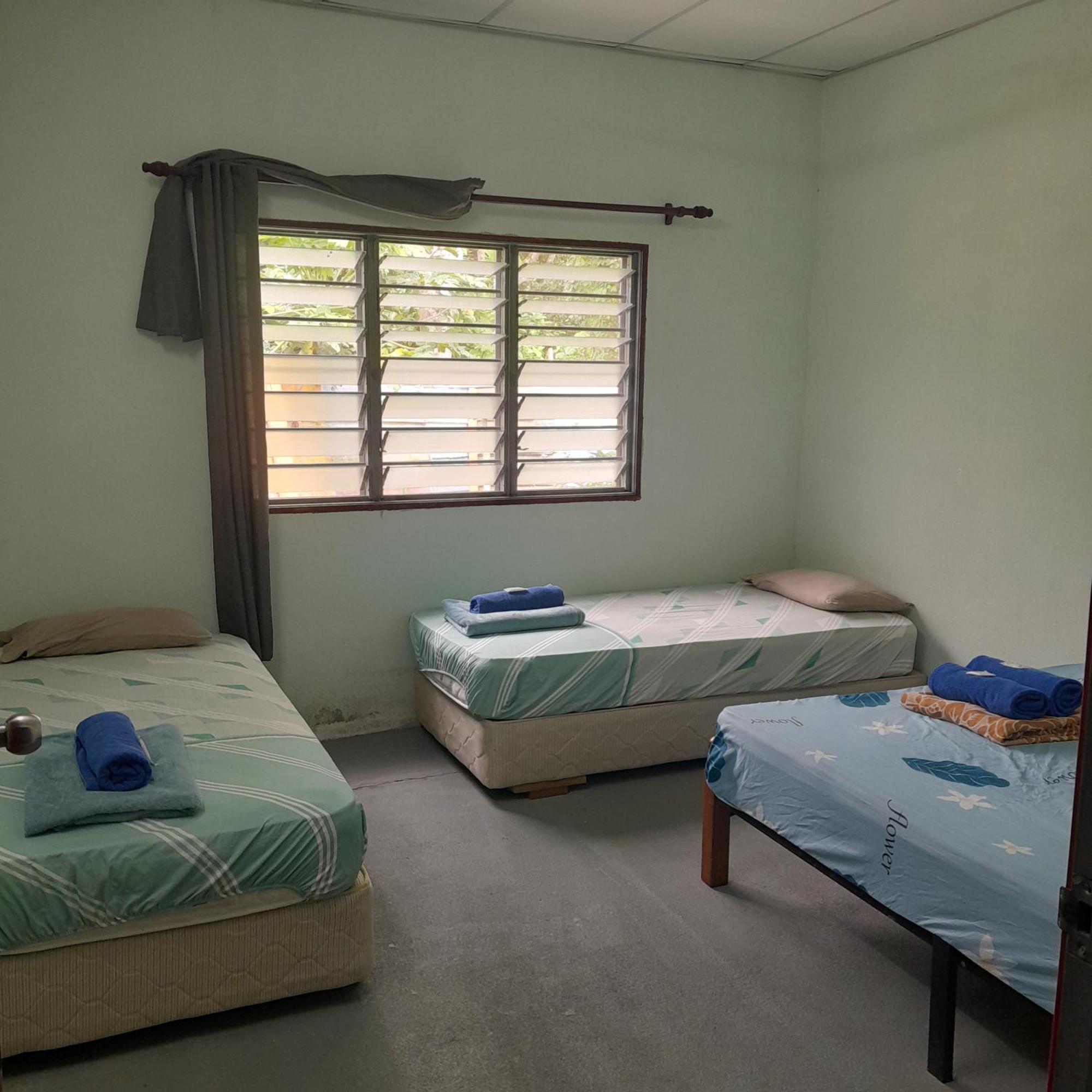 Tony'S Guesthouse At Teluk Bahang Batu Feringgi Buitenkant foto