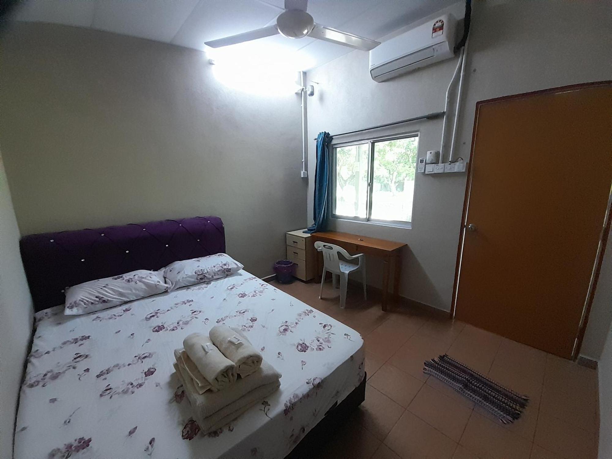 Tony'S Guesthouse At Teluk Bahang Batu Feringgi Buitenkant foto
