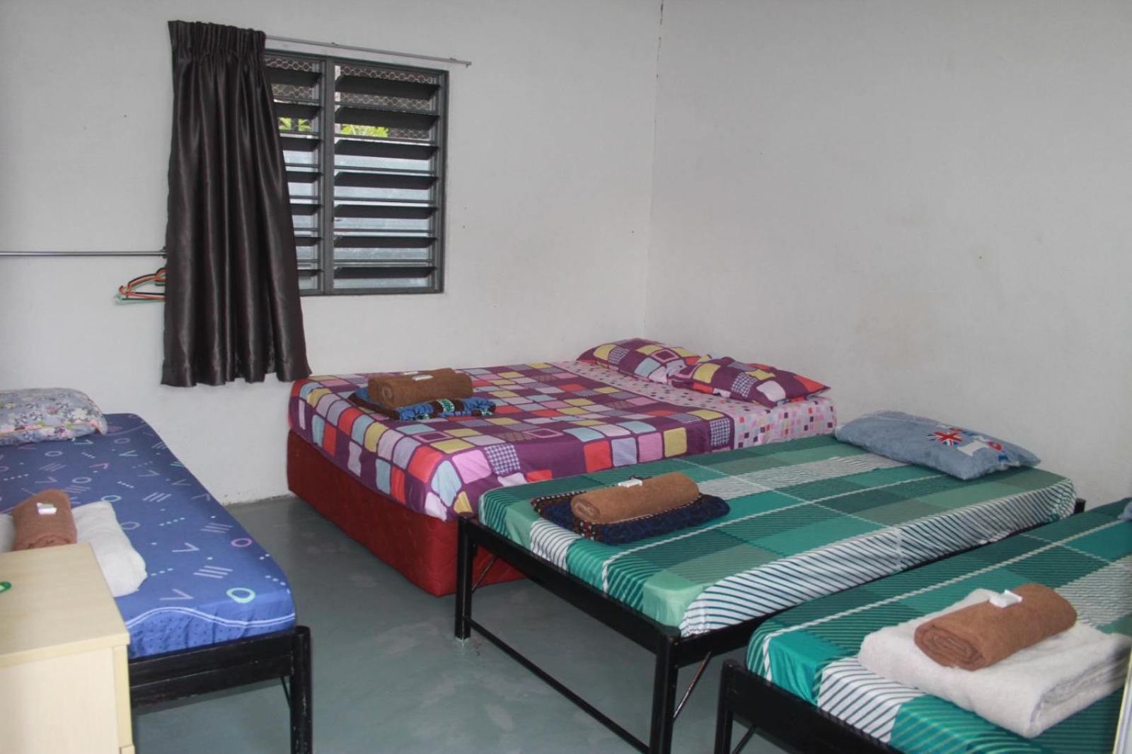 Tony'S Guesthouse At Teluk Bahang Batu Feringgi Buitenkant foto