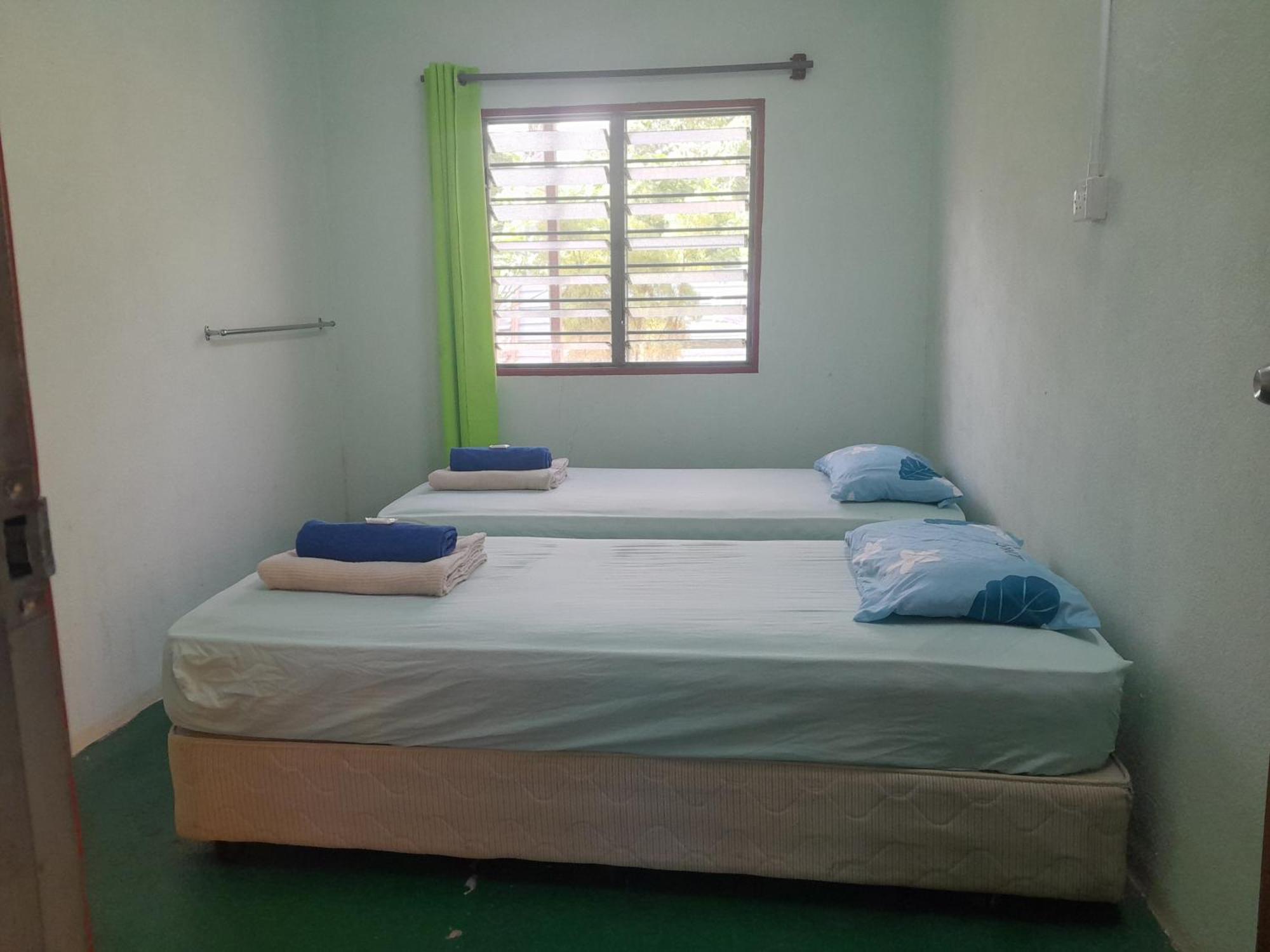Tony'S Guesthouse At Teluk Bahang Batu Feringgi Buitenkant foto