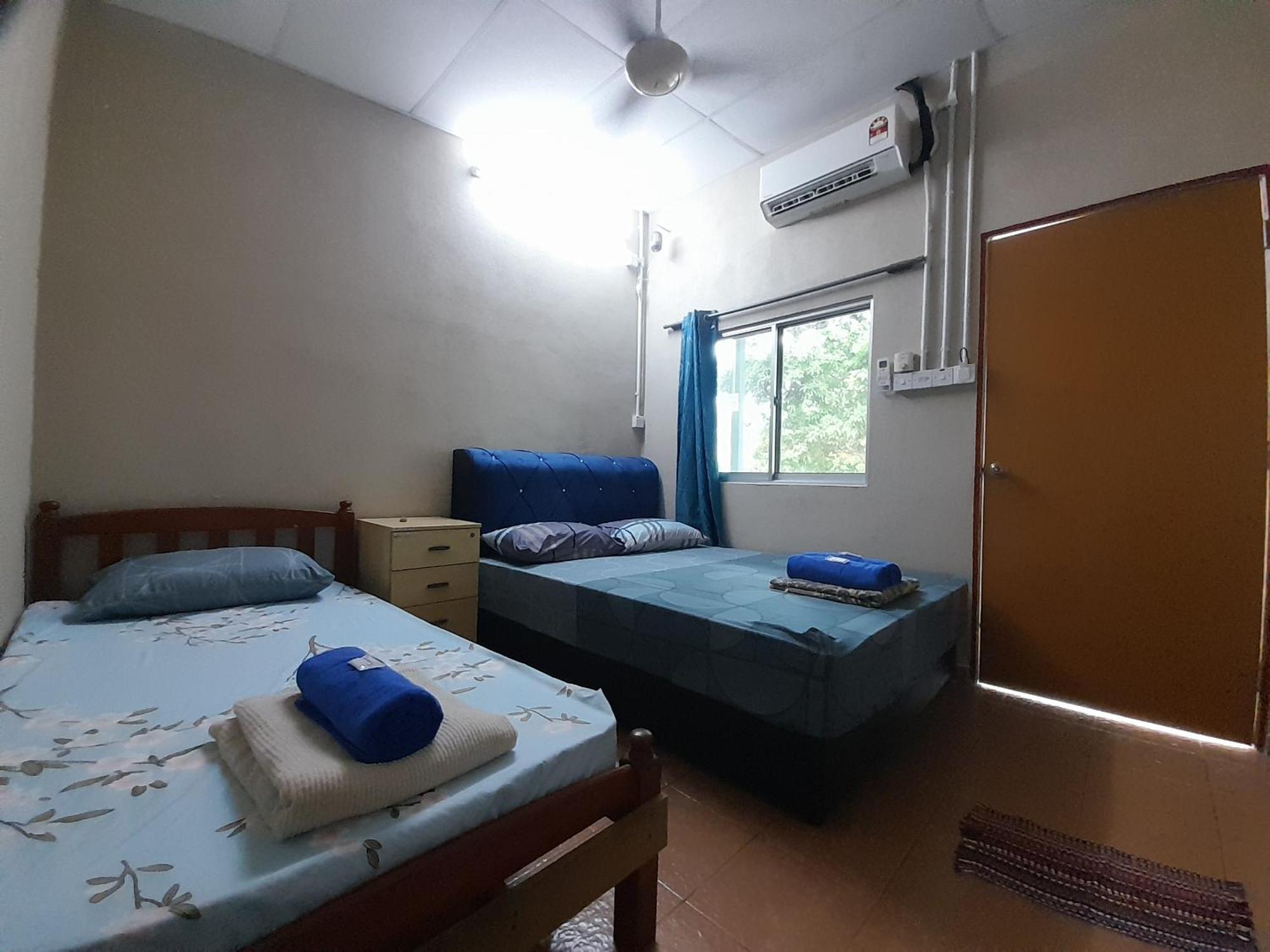 Tony'S Guesthouse At Teluk Bahang Batu Feringgi Buitenkant foto