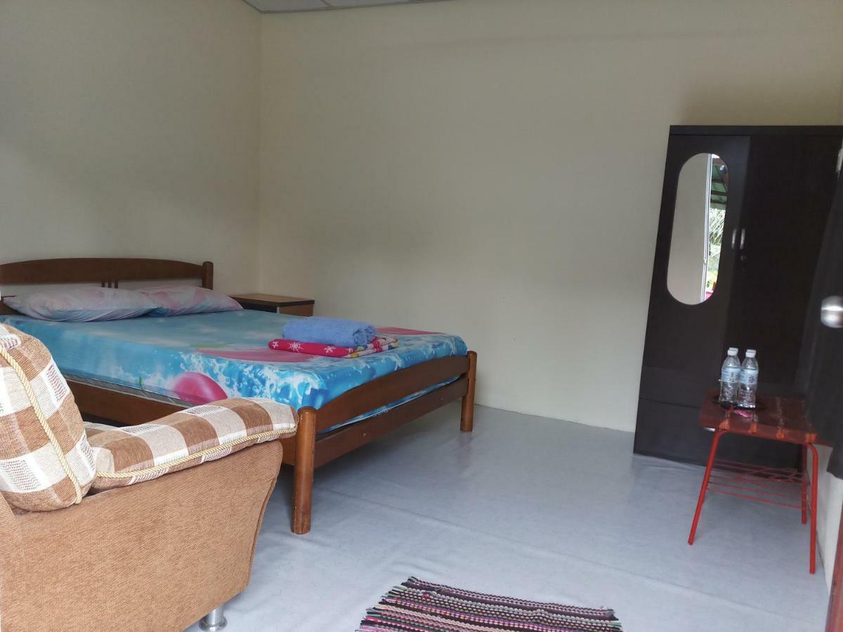 Tony'S Guesthouse At Teluk Bahang Batu Feringgi Buitenkant foto